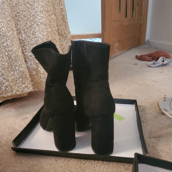 Black heel boots - Picture 2 of 4